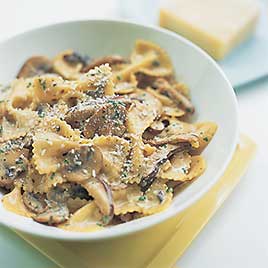 Pasta with Mushrooms, Peas, and Camembert